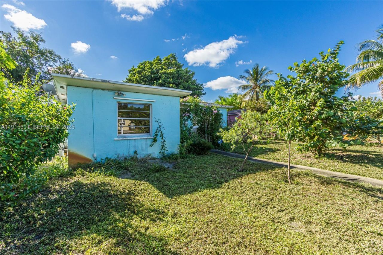 1264 NE 156th St, North Miami Beach, FL 33162 Photo