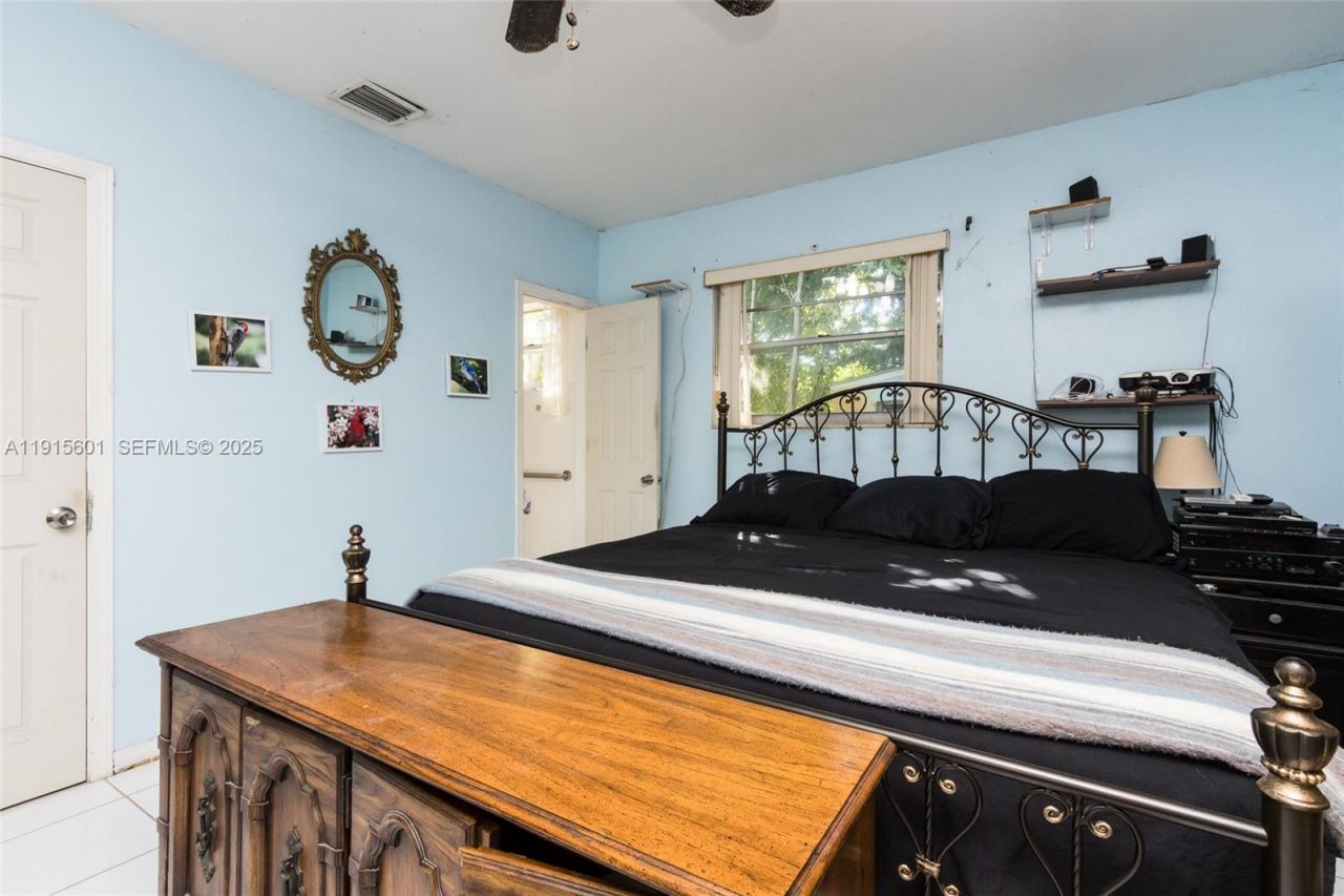 1264 NE 156th St, North Miami Beach, FL 33162 Photo