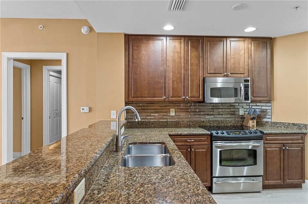 5793 Cape Harbour Dr, Unit 615, Cape Coral, FL 33914 Photo