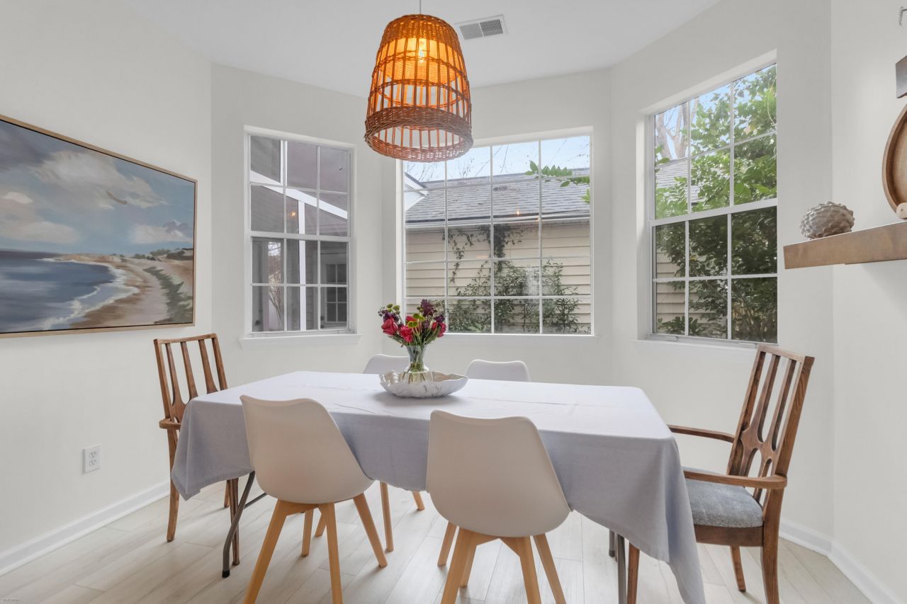 2481 Fulford Court Photo 6