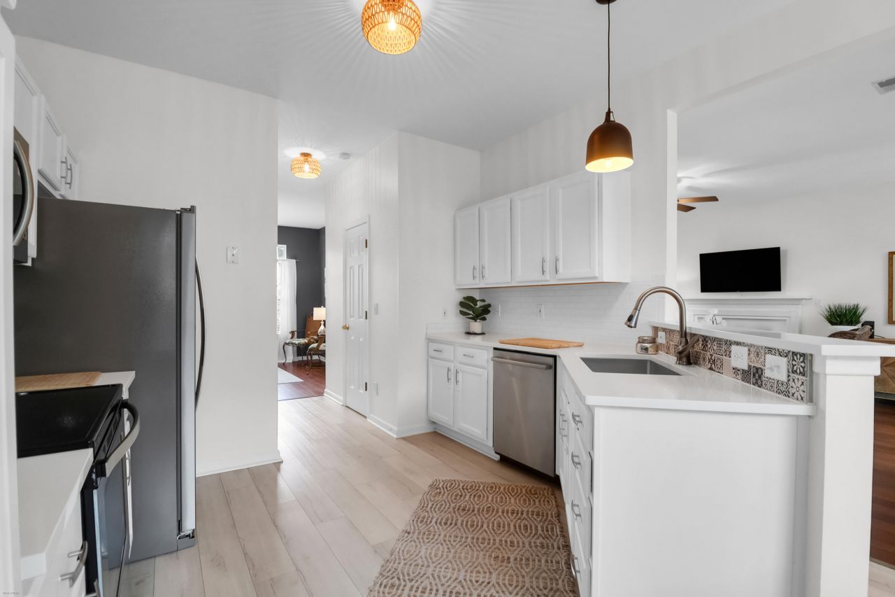 2481 Fulford Court Photo 8