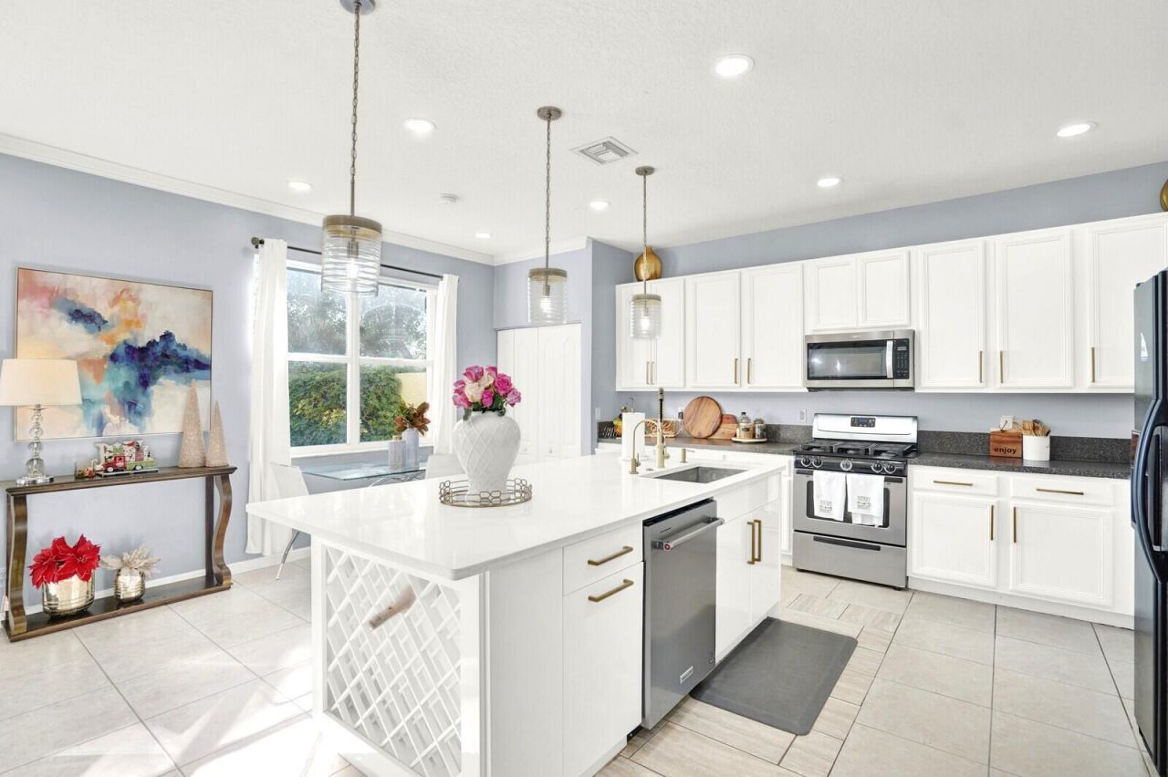 130 Canterbury Place, Royal Palm Beach, FL 33414 Photo