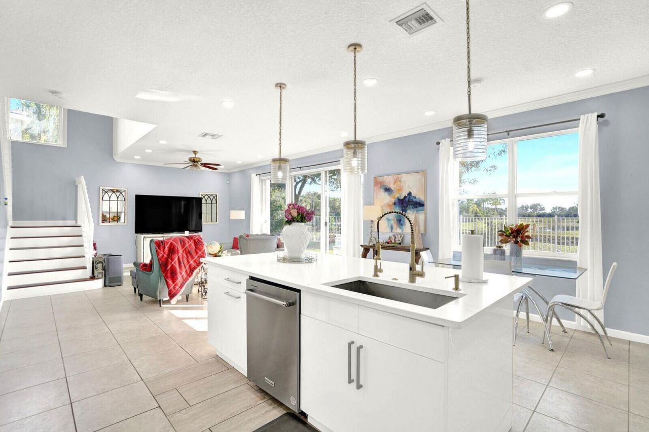 130 Canterbury Place, Royal Palm Beach, FL 33414 Photo