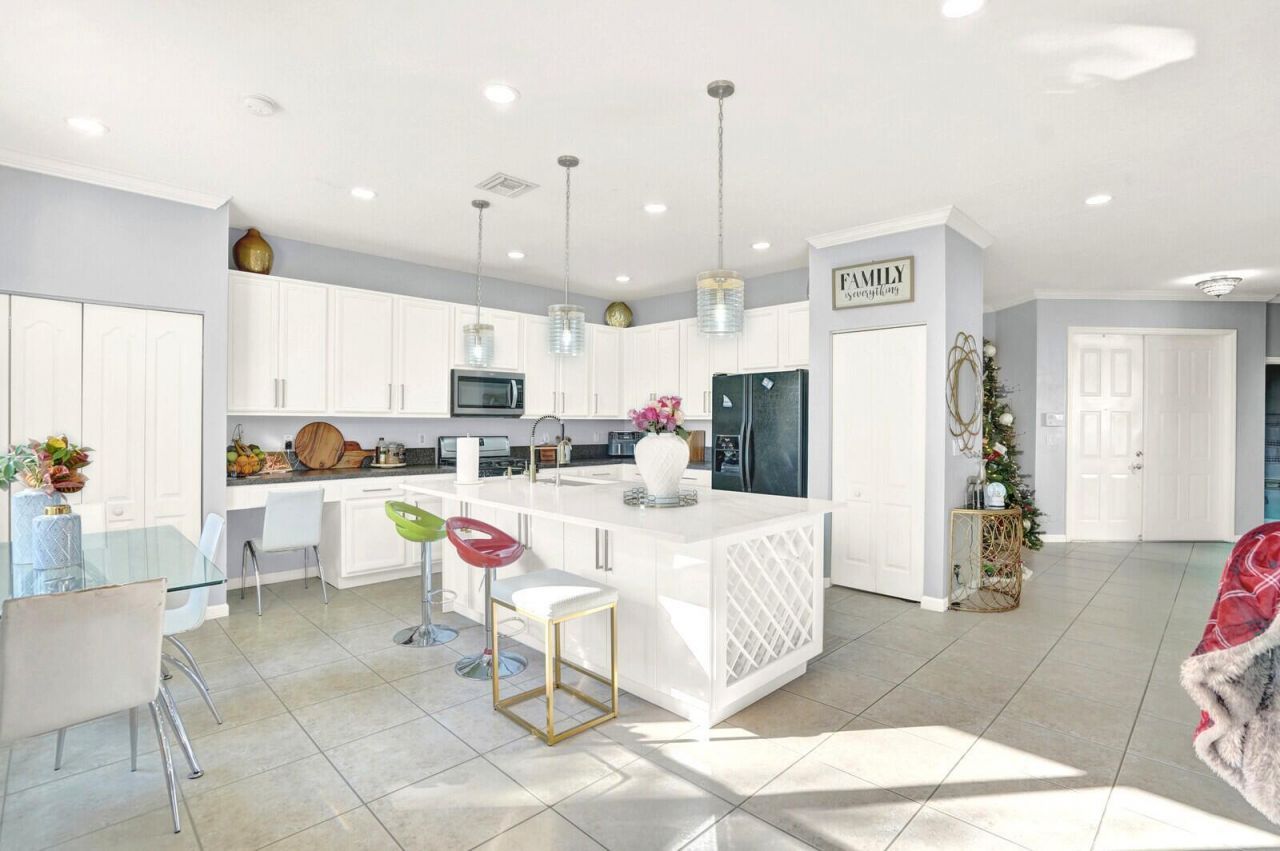 130 Canterbury Place, Royal Palm Beach, FL 33414 Photo