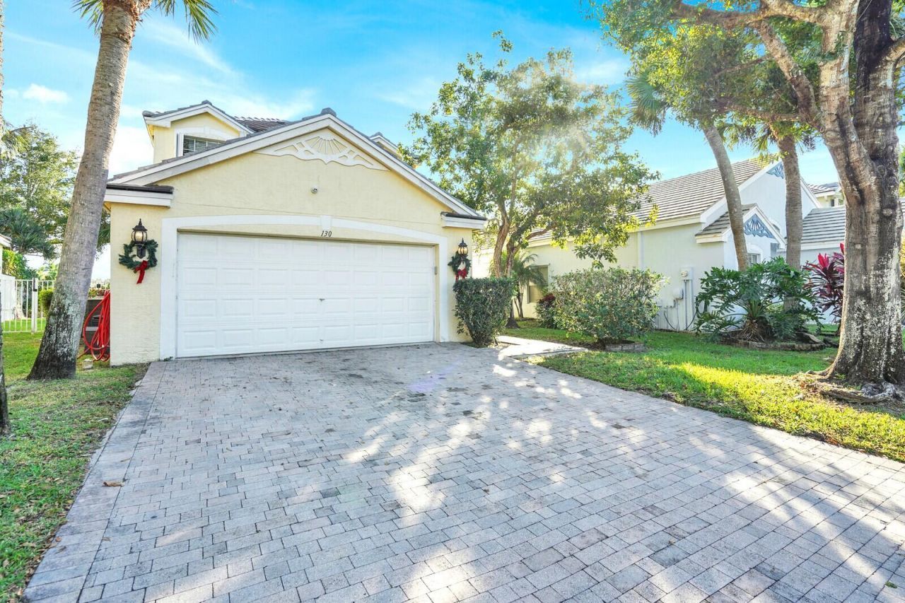 130 Canterbury Place, Royal Palm Beach, FL 33414 Photo