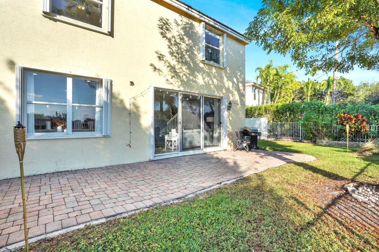130 Canterbury Place, Royal Palm Beach, FL 33414 Photo