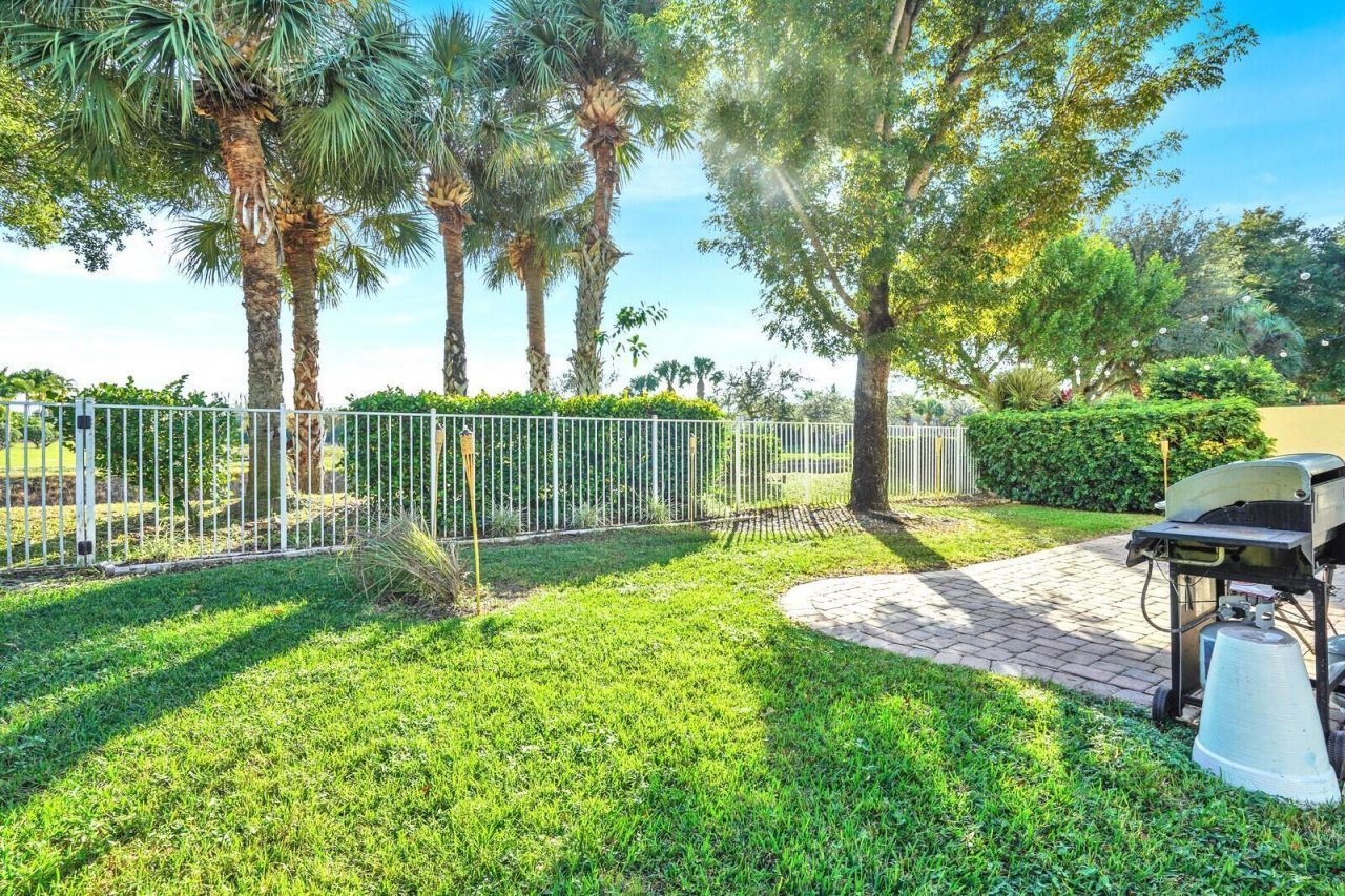 130 Canterbury Place, Royal Palm Beach, FL 33414 Photo