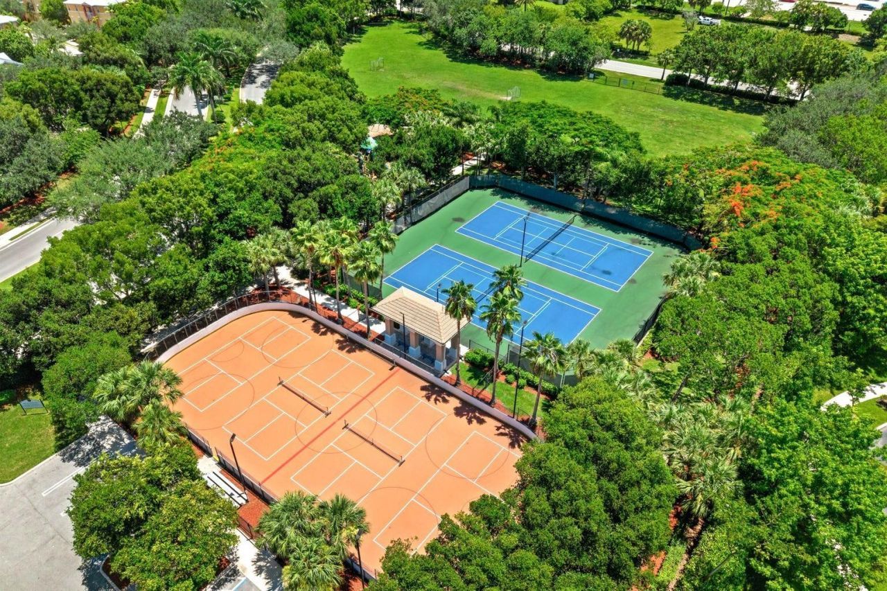 130 Canterbury Place, Royal Palm Beach, FL 33414 Photo