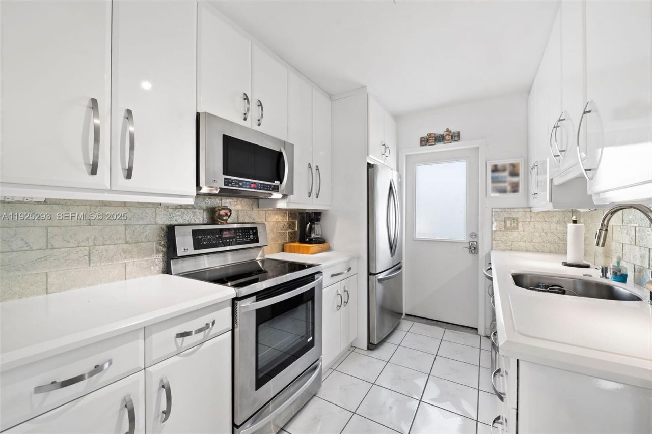 633 NE 21st Avenue, Unit 9B, Deerfield Beach, FL 33441 Photo