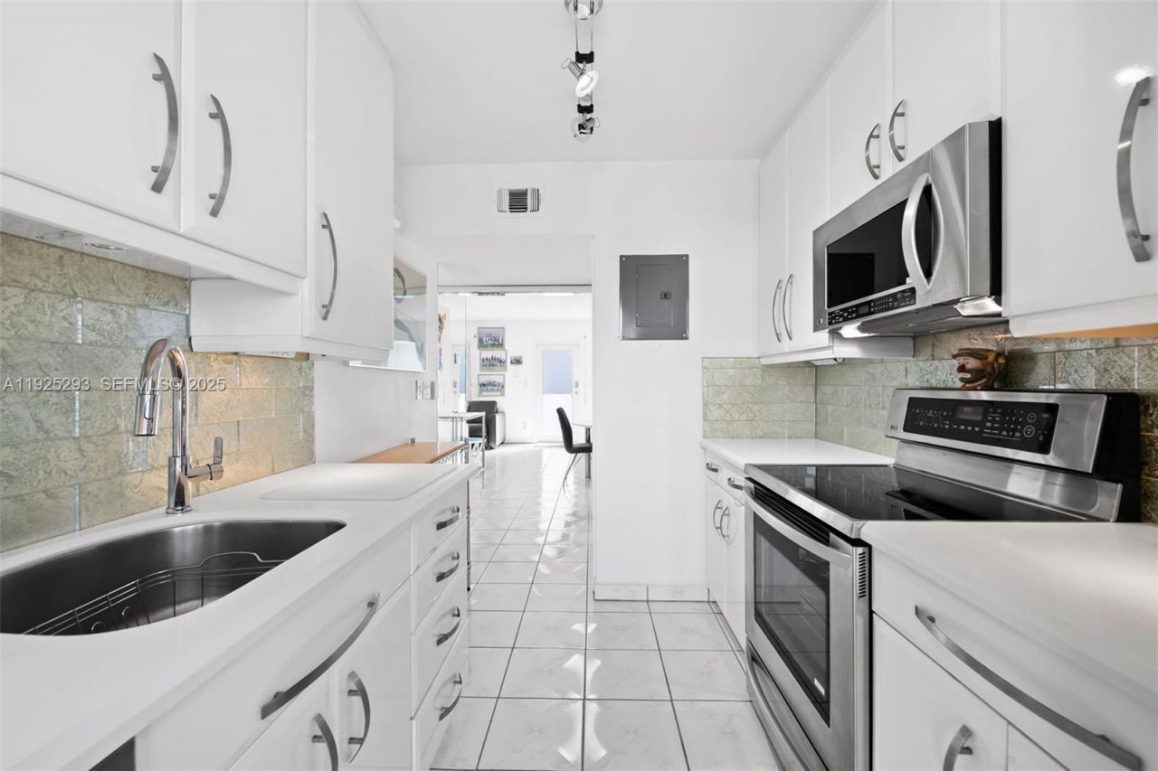 633 NE 21st Avenue, Unit 9B, Deerfield Beach, FL 33441 Photo