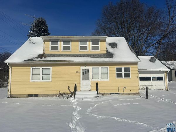 205 E 3rd St., Peterson, IA 51047