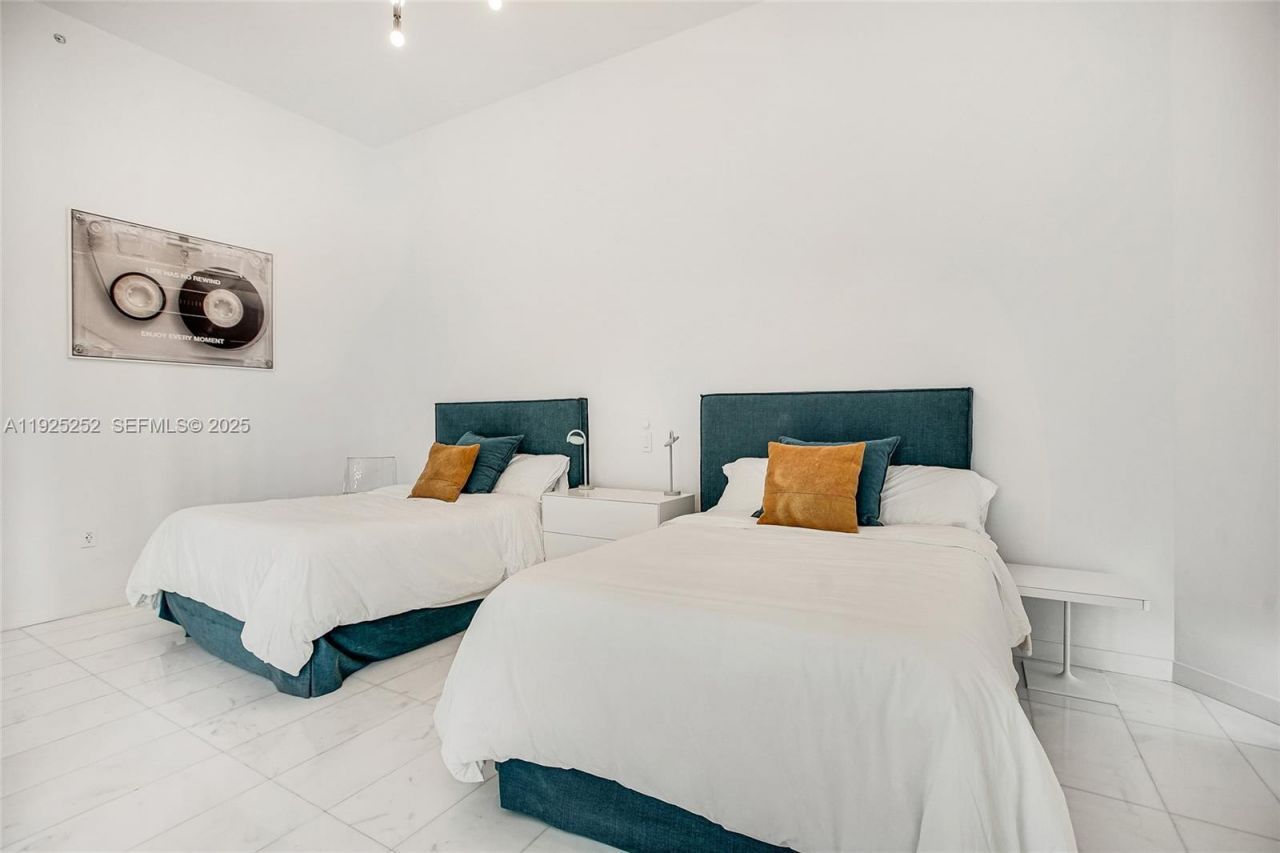 2821 S Bayshore Dr, Unit 15C, Miami, FL 33133 Photo