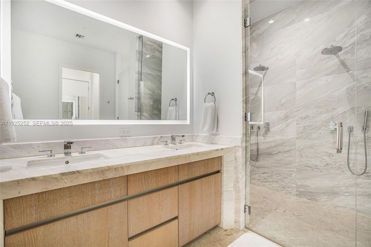 2821 S Bayshore Dr, Unit 15C, Miami, FL 33133 Photo