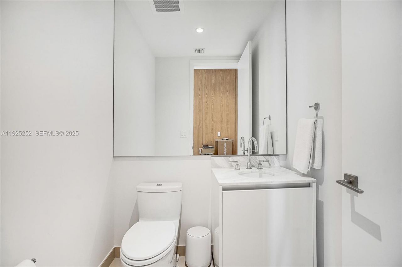 2821 S Bayshore Dr, Unit 15C, Miami, FL 33133 Photo