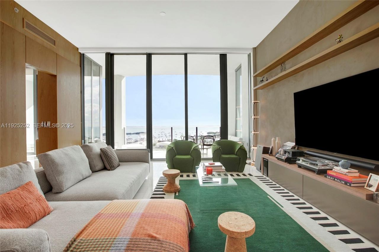 2821 S Bayshore Dr, Unit 15C, Miami, FL 33133 Photo