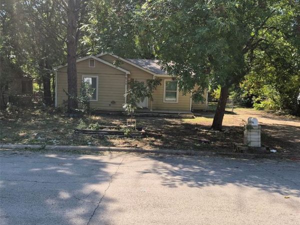 6713 Lakeside Drive, Lake Worth, TX 76135