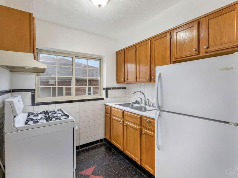 1114 Egan Court, Cincinnati, OH 45229 Photo 10