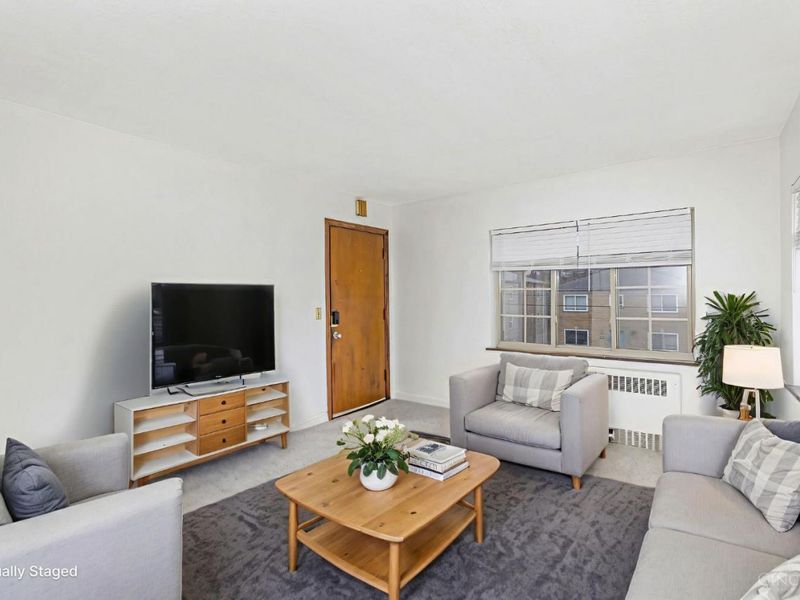 1114 Egan Court, Cincinnati, OH 45229 Photo 3