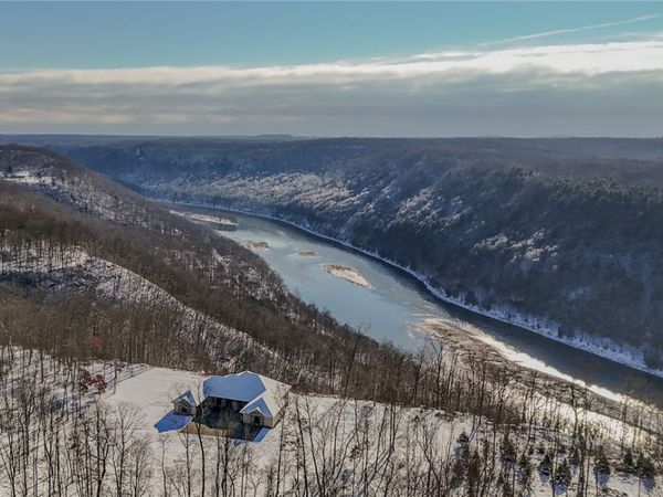 365 S Penn Road, Franklin, PA 16323