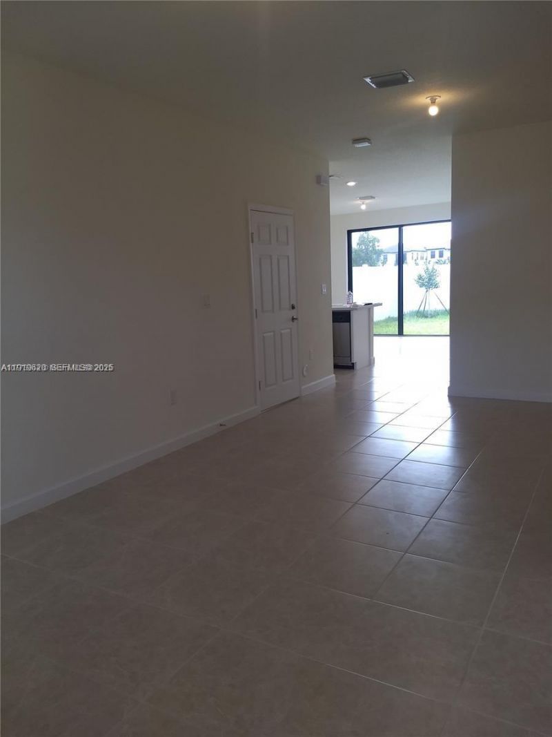 3388 W 100th Ter, Hialeah, FL 33018 Photo