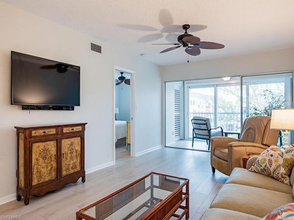 218 Banyan BLVD, Unit 218, NAPLES, FL 34102