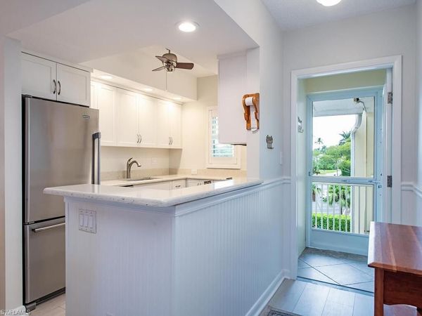 218 Banyan BLVD, Unit 218, NAPLES, FL 34102