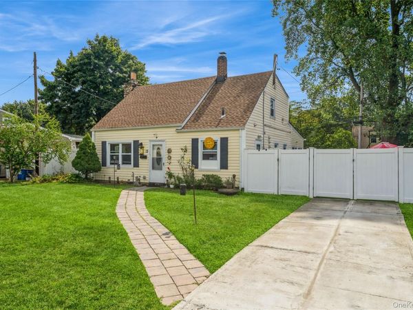 13 Floral Lane, Westbury, NY 11590