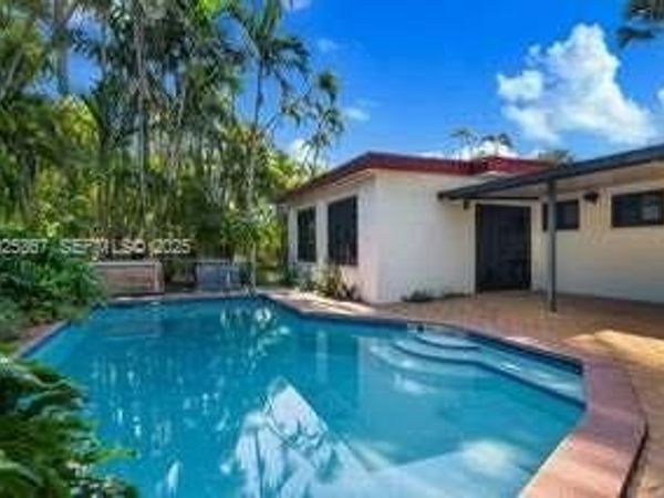 9155 SW 179th St, Palmetto Bay, FL 33157