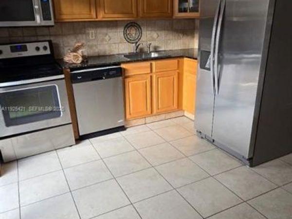 560 NW 82nd Pl, Unit 303, Miami, FL 33126