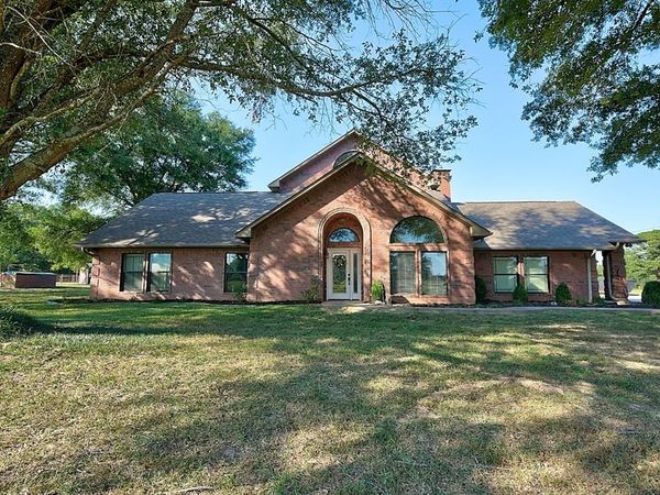2517 CR 2110, Hooks, TX 75561