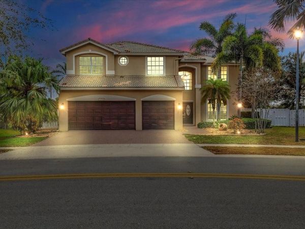 13702 NW 10th Ct, Pembroke Pines, FL 33028