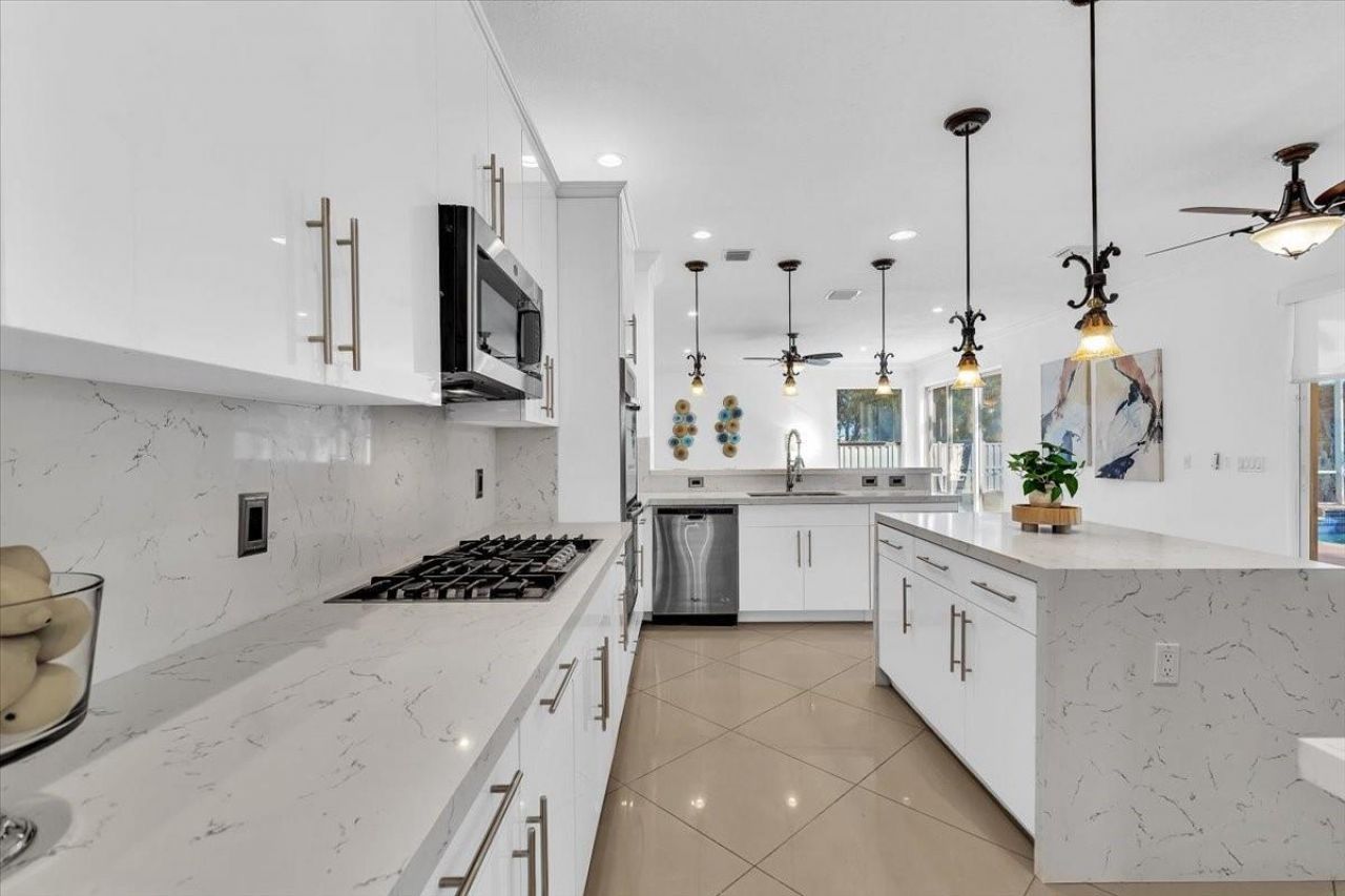 13702 NW 10th Ct, Pembroke Pines, FL 33028 Photo