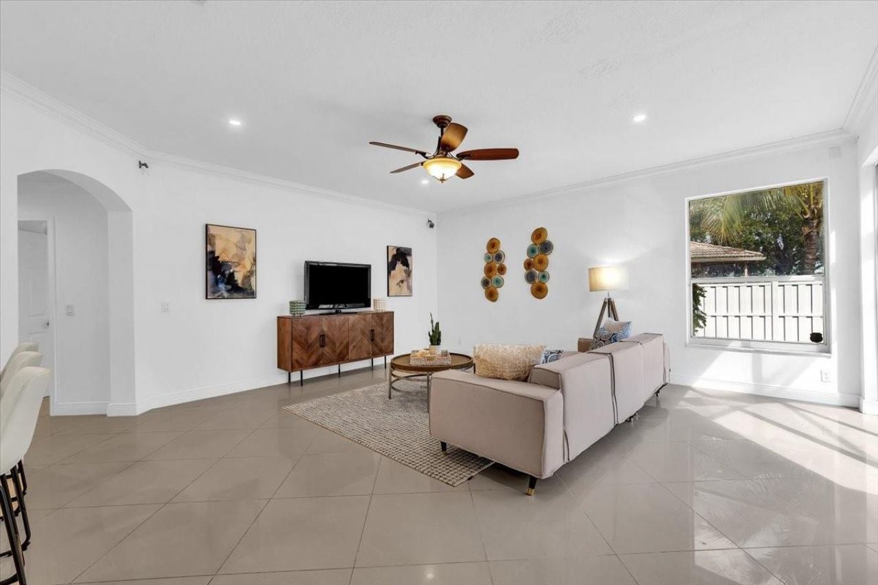 13702 NW 10th Ct, Pembroke Pines, FL 33028 Photo