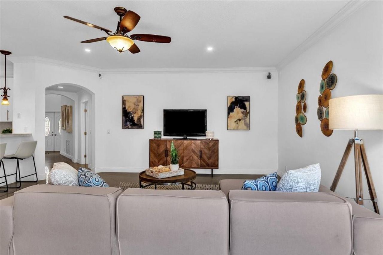 13702 NW 10th Ct, Pembroke Pines, FL 33028 Photo