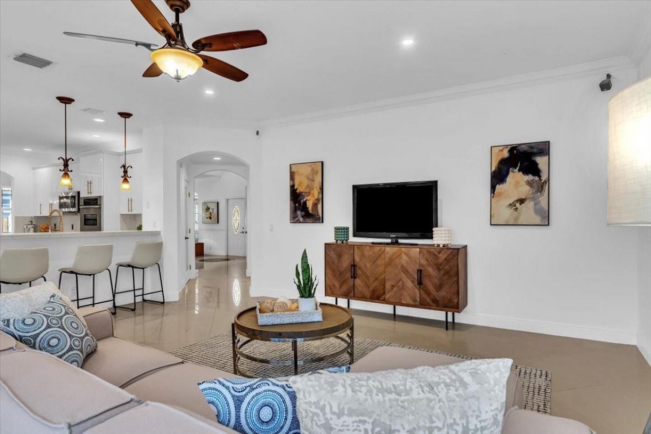 13702 NW 10th Ct, Pembroke Pines, FL 33028 Photo