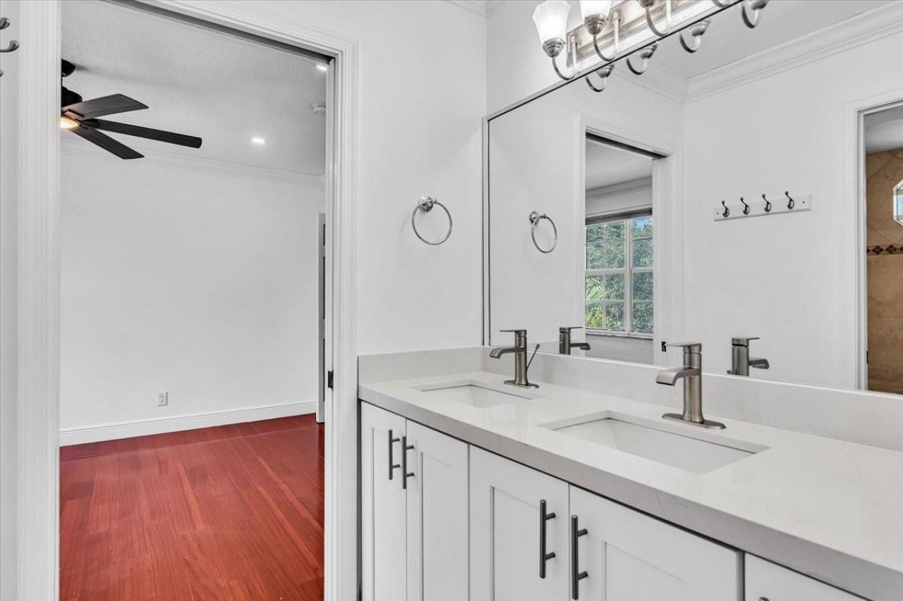 13702 NW 10th Ct, Pembroke Pines, FL 33028 Photo