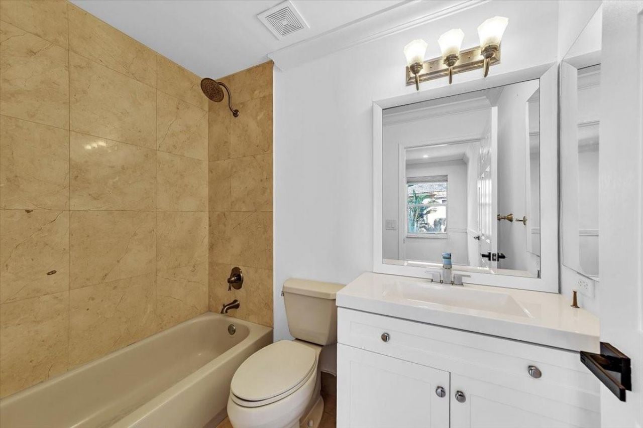 13702 NW 10th Ct, Pembroke Pines, FL 33028 Photo