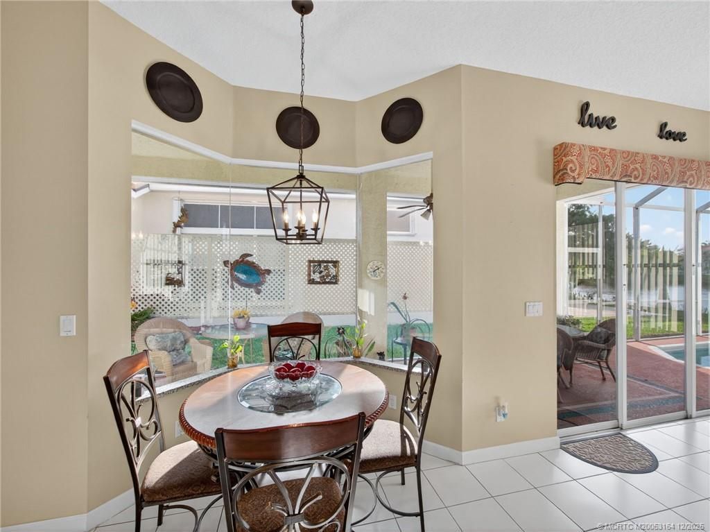 618 SW Lake Charles Circle, Port Saint Lucie, FL 34986 Photo