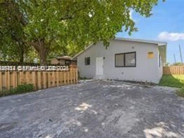 303 NW 7th St, Unit 1-2, Hallandale Beach, FL 33009