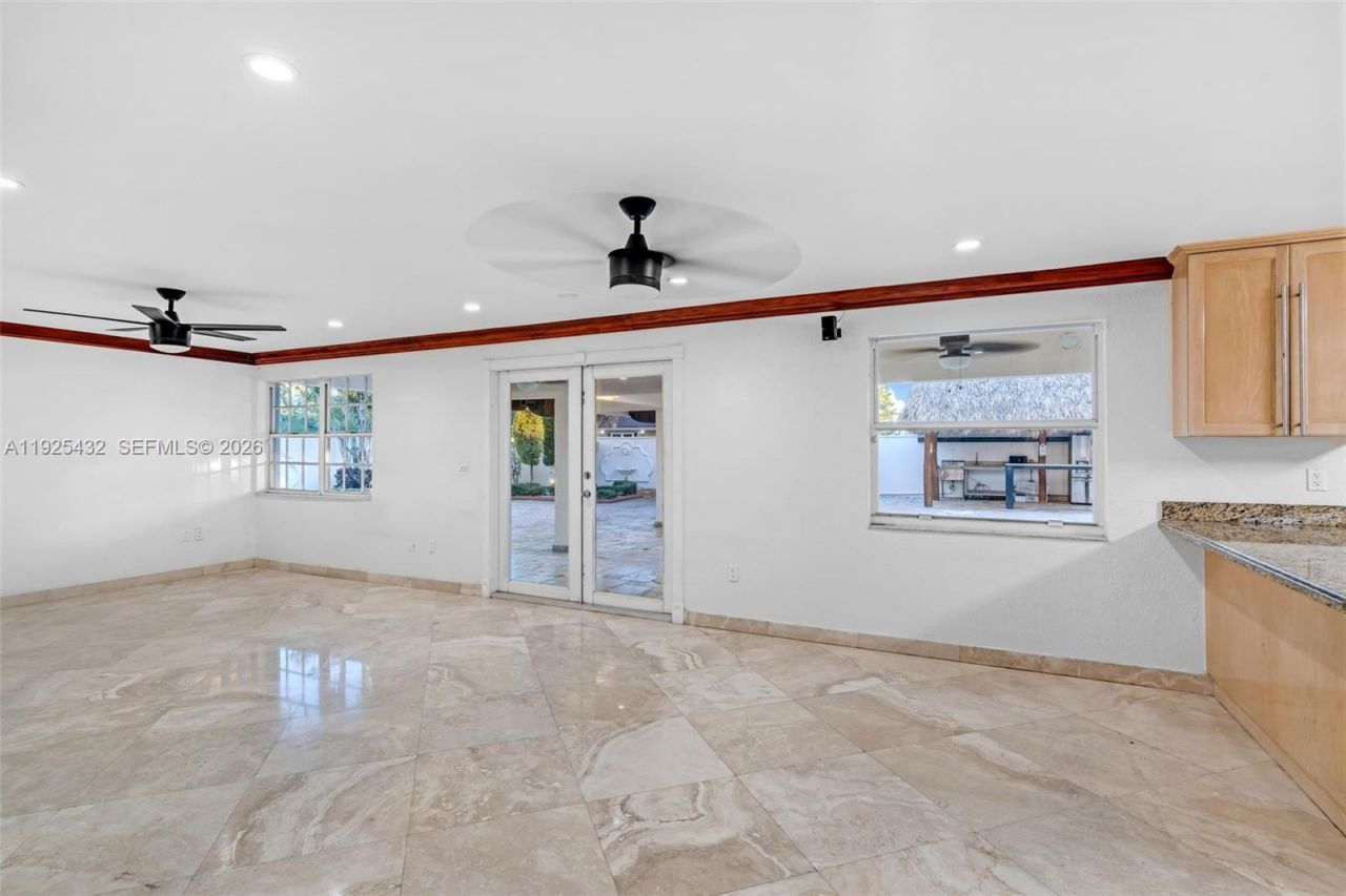 10298 NW 130th St, Hialeah Gardens, FL 33018 Photo