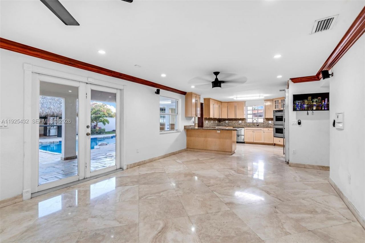 10298 NW 130th St, Hialeah Gardens, FL 33018 Photo