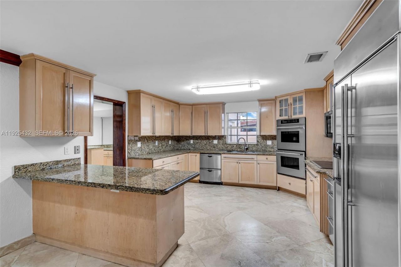 10298 NW 130th St, Hialeah Gardens, FL 33018 Photo