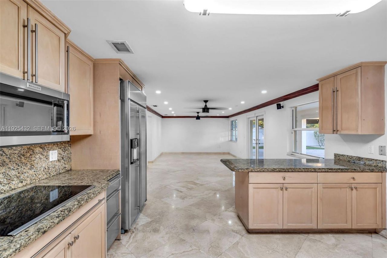 10298 NW 130th St, Hialeah Gardens, FL 33018 Photo