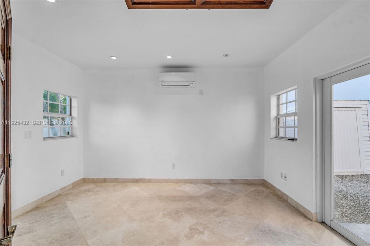 10298 NW 130th St, Hialeah Gardens, FL 33018 Photo