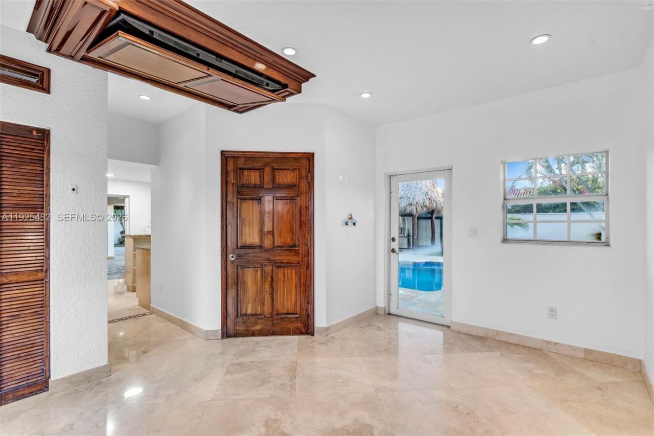 10298 NW 130th St, Hialeah Gardens, FL 33018 Photo