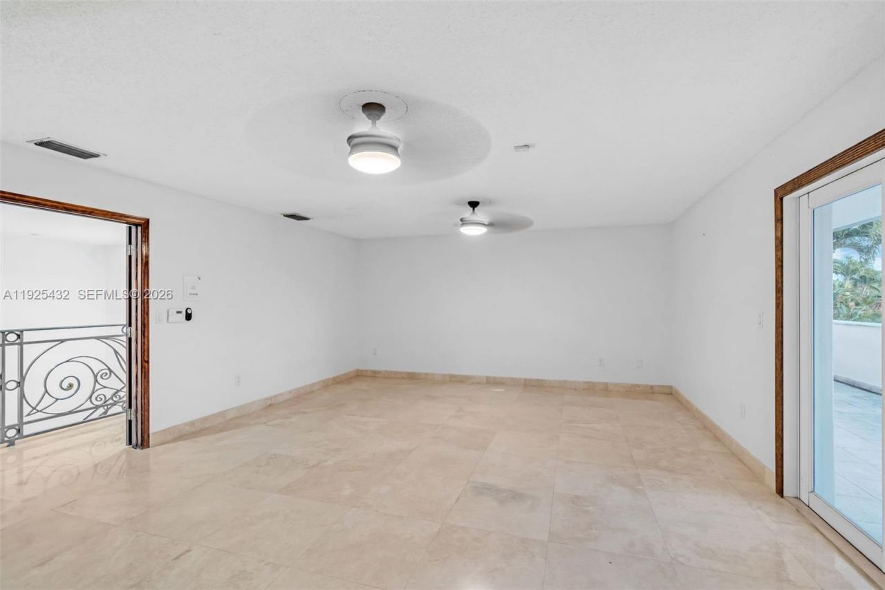 10298 NW 130th St, Hialeah Gardens, FL 33018 Photo