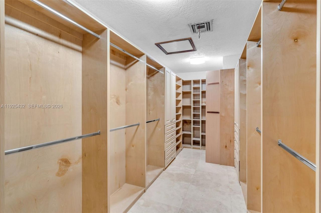 10298 NW 130th St, Hialeah Gardens, FL 33018 Photo