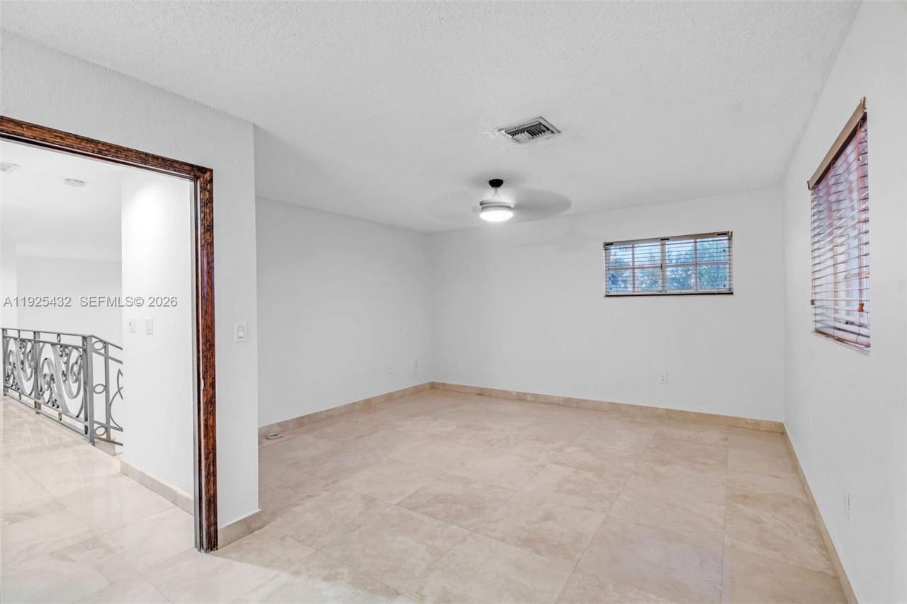 10298 NW 130th St, Hialeah Gardens, FL 33018 Photo