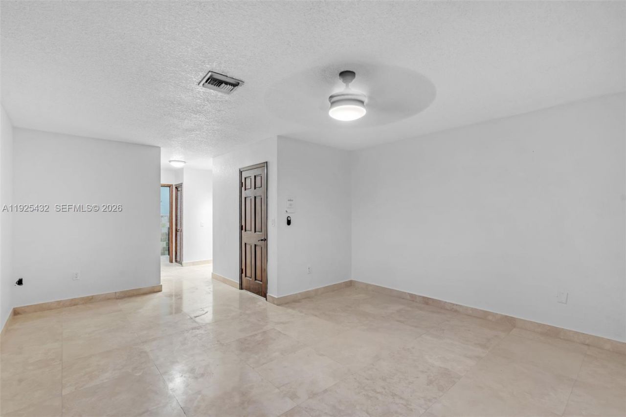 10298 NW 130th St, Hialeah Gardens, FL 33018 Photo