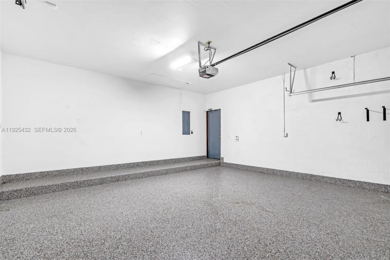 10298 NW 130th St, Hialeah Gardens, FL 33018 Photo